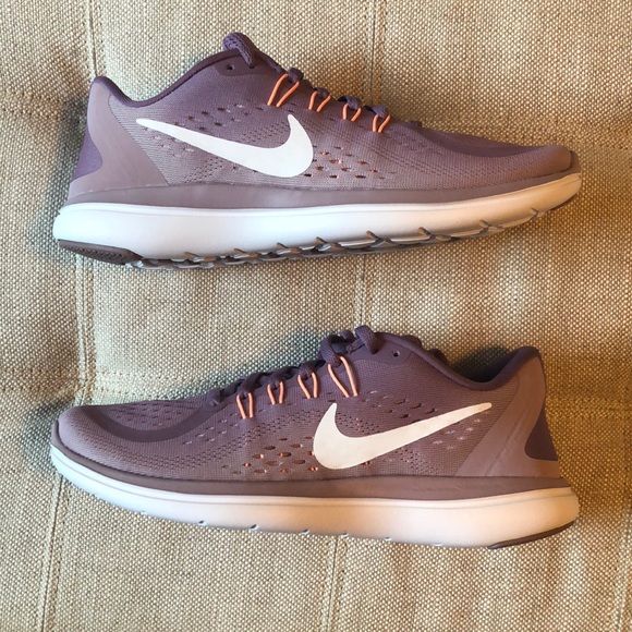 Nike Shoes - Nike FLEX RN